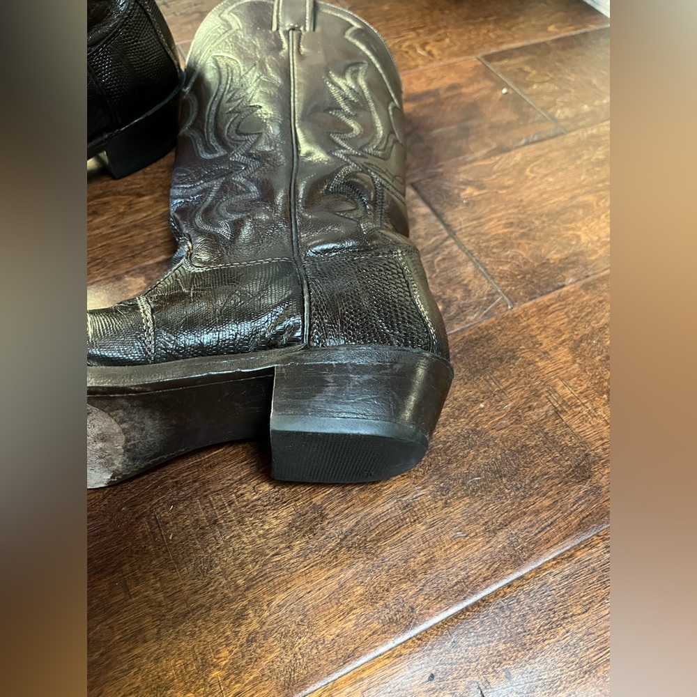 Justin ladies authentic cowboy boots. Dark brown color. Excellent condition - Picture 5 of 10